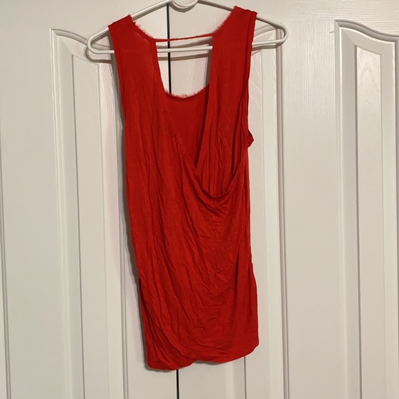 Red tank - Picture 2 of 3